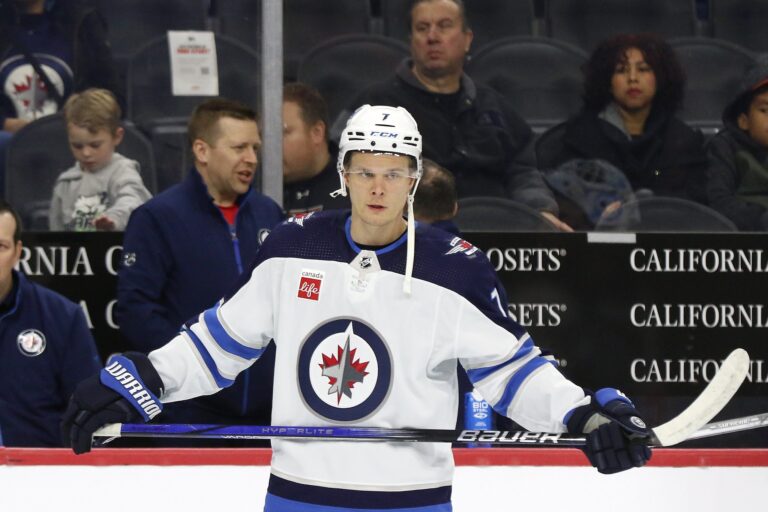 Winnipeg Jets Sign Vladislav Namestnikov to 2-Year Extension – THW